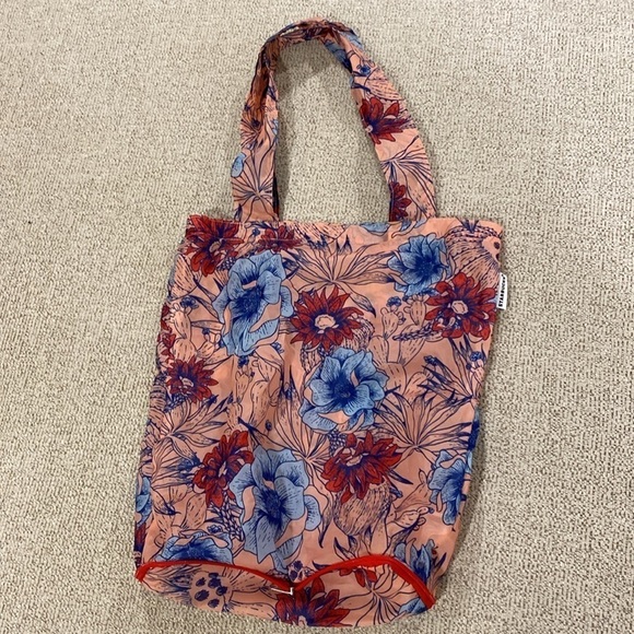 Starbucks Handbags - Starbucks Reusable Cactus Tote bag Like New